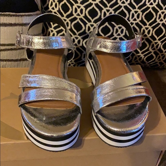 Platforms - Picture 3 of 5